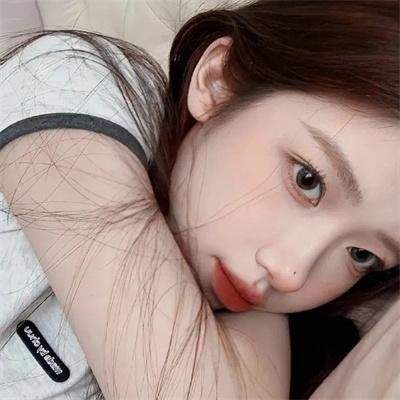 顽皮豹在树林里